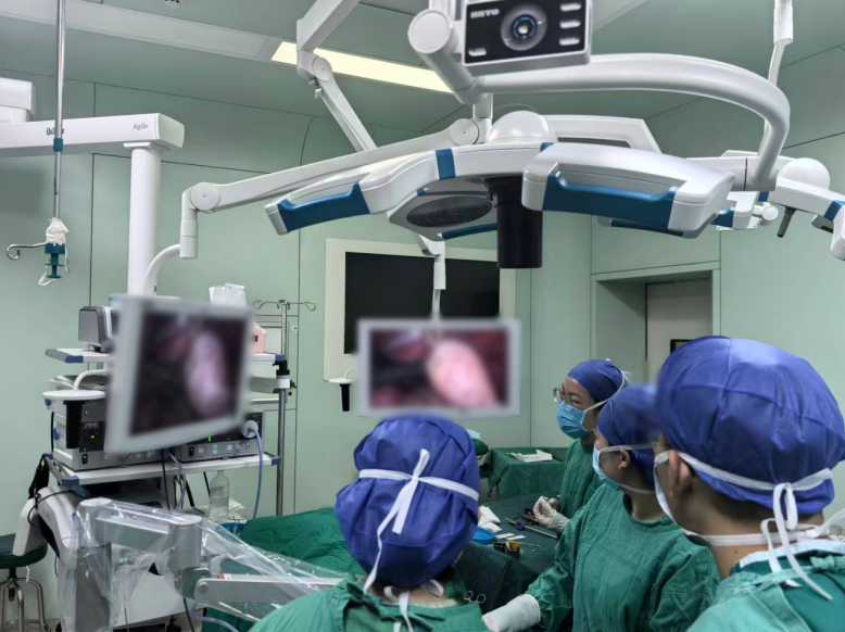 新乡医学院第一附属医院率先在省内完成多项磁牵引暴露系统辅助手术