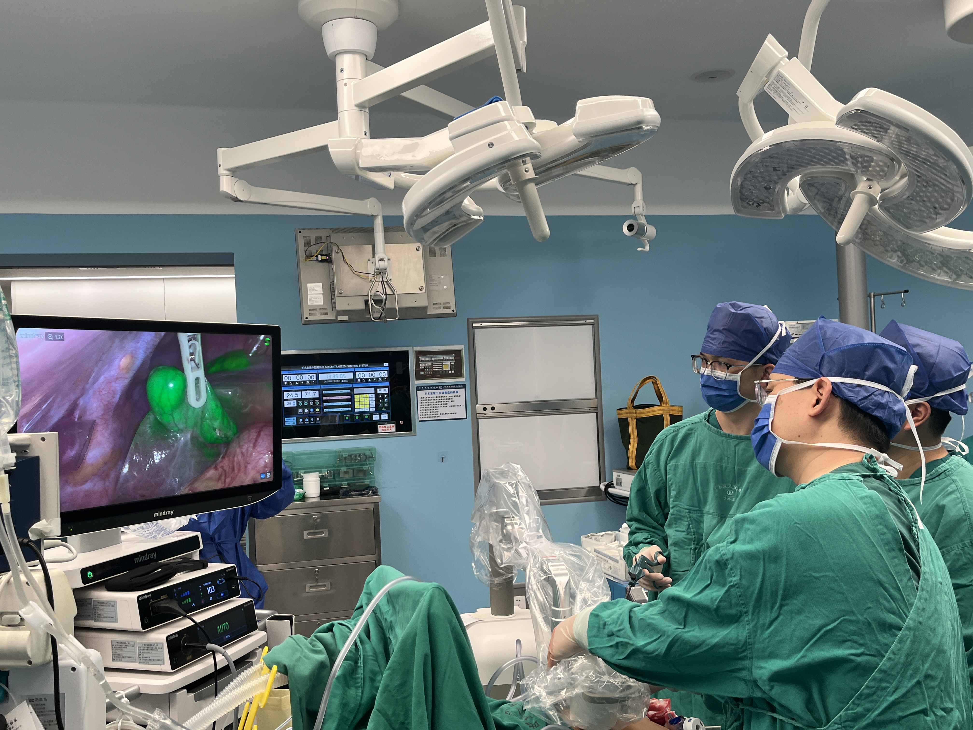 肝胆胰脾外科完成广西首例磁牵引辅助下微创肝肿瘤切除术